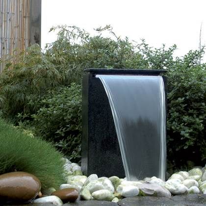 moderne fontein in fontein met lopend water