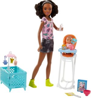 Barbie Babysitter met Kinderstoel Set
