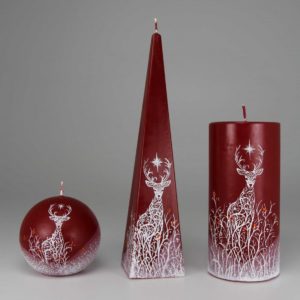 Kerst Kaarsen Set Handgeschilderd - Hert Noorderster - Bordeaux - 3 kaarsen 1 bolkaars 1 pyramidekaars 1 stompkaars