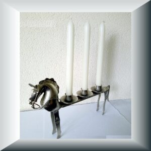 Unieke kandelaar van metaal, model paard voor 3 kaarsen