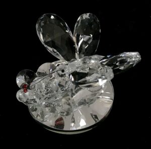 Kristal glas vlinder met bloem op een ronde spiegel 7x8x5cm Perfect en exquise kristal glas (van top k9 kristal glas materiaal )ambachtelijk handgemaakt.