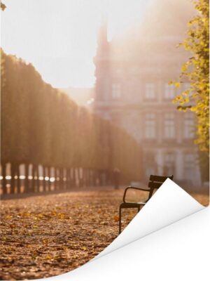 Tuinbankje in de tuin van het Louvre Museum in de herfst Poster 120x160 cm - Foto print op Poster (wanddecoratie woonkamer / slaapkamer) / Europese steden Poster XXL / Groot formaat!