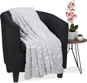 relaxdays Plaid - fleece deken - polyester - grijs - woondeken - veren - sprei - zacht 220x240cm